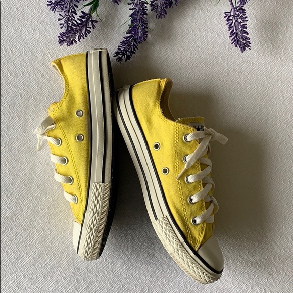 yellow converse size 3
